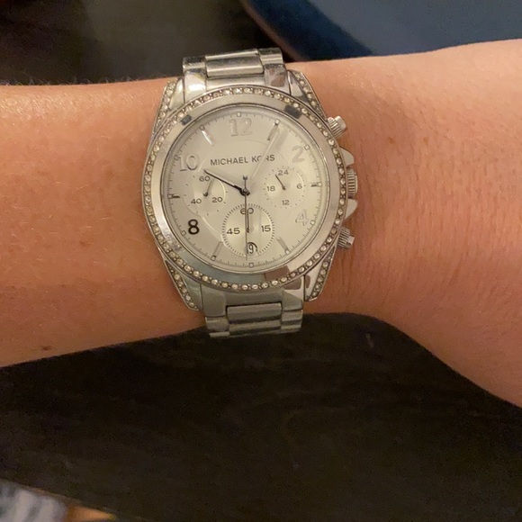 Michael Kors silver watch - Picture 2 of 4